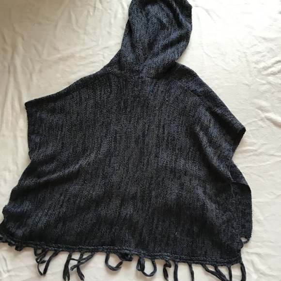 Garage knit hooded poncho - Picture 2 of 4